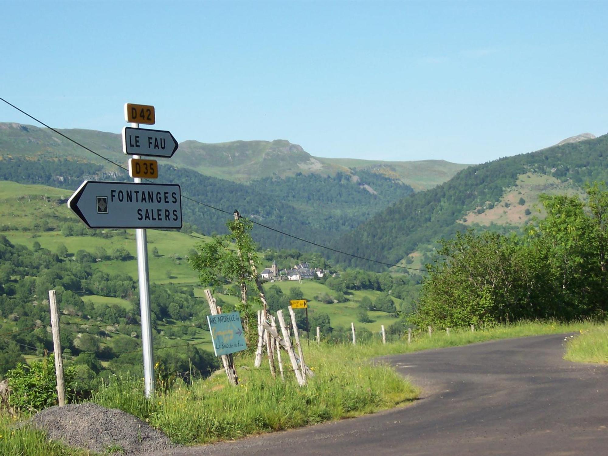 Auberge Hotel De Tournemire - Cantal Eksteriør bilde